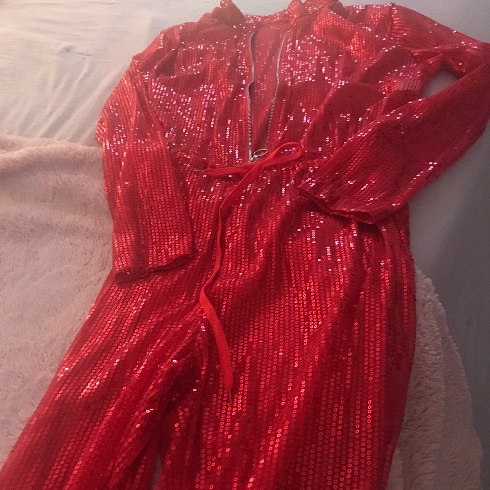 Red Sequin Jumpsuit PERFECT FOR VALENTINE’s DAY❤️ - Picture 9 of 9